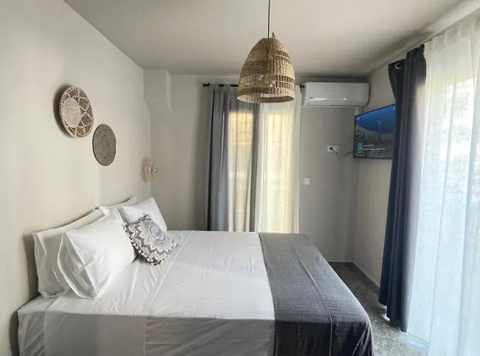 Istoria Boutique (adults Only) מלון דירות